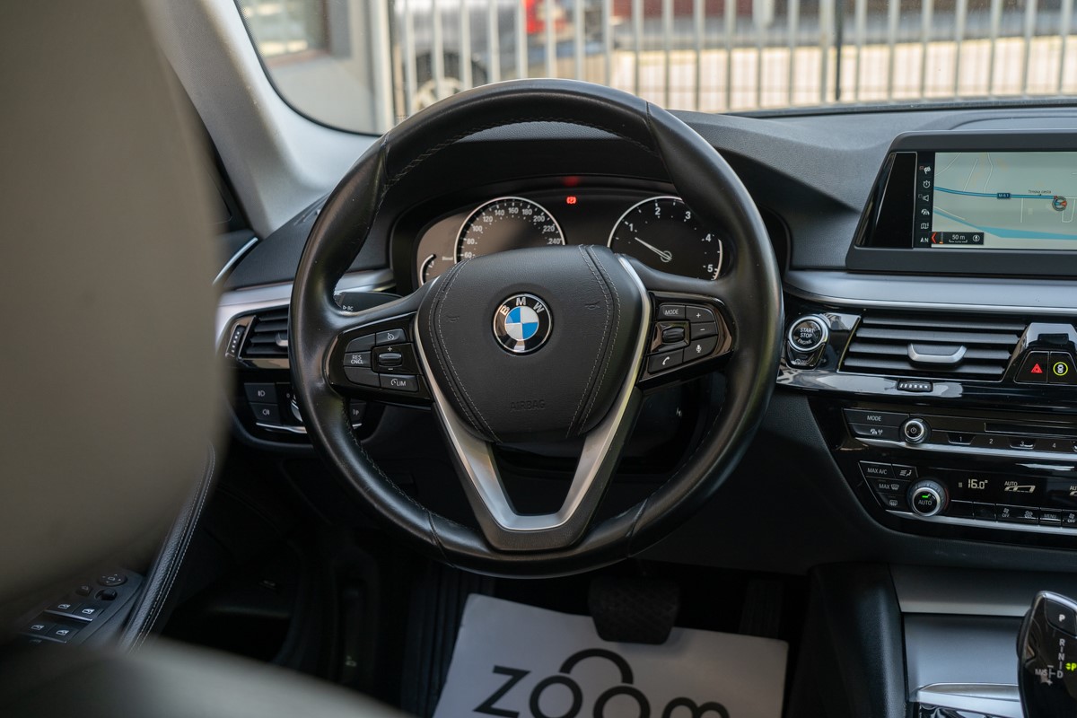 BMW
 5-Series 520d