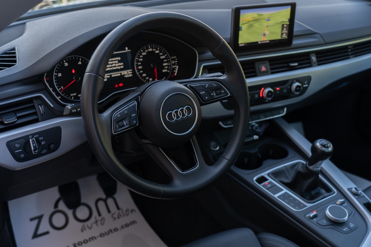 Audi A5
 2.0 TDi Sportline