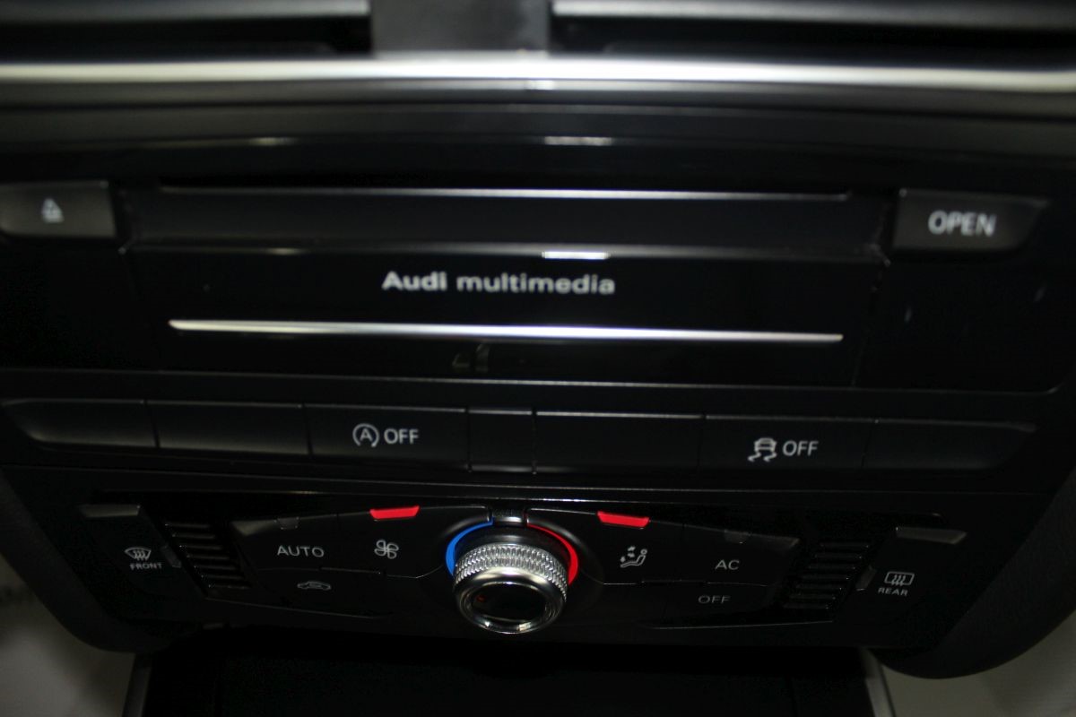 Audi A4
 2,0 TDI AVANT S-TRONIC ATTRACTION Navi