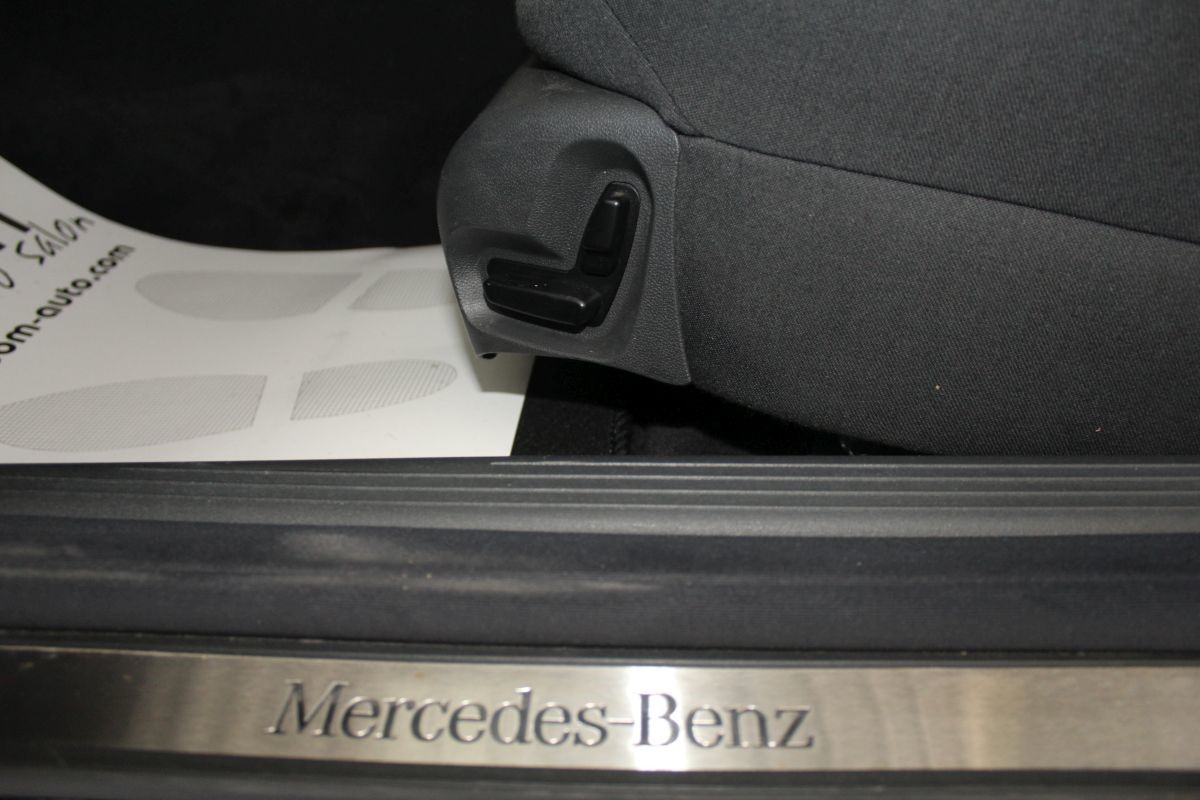 Mercedes-Benz E-Class
 220 CDI