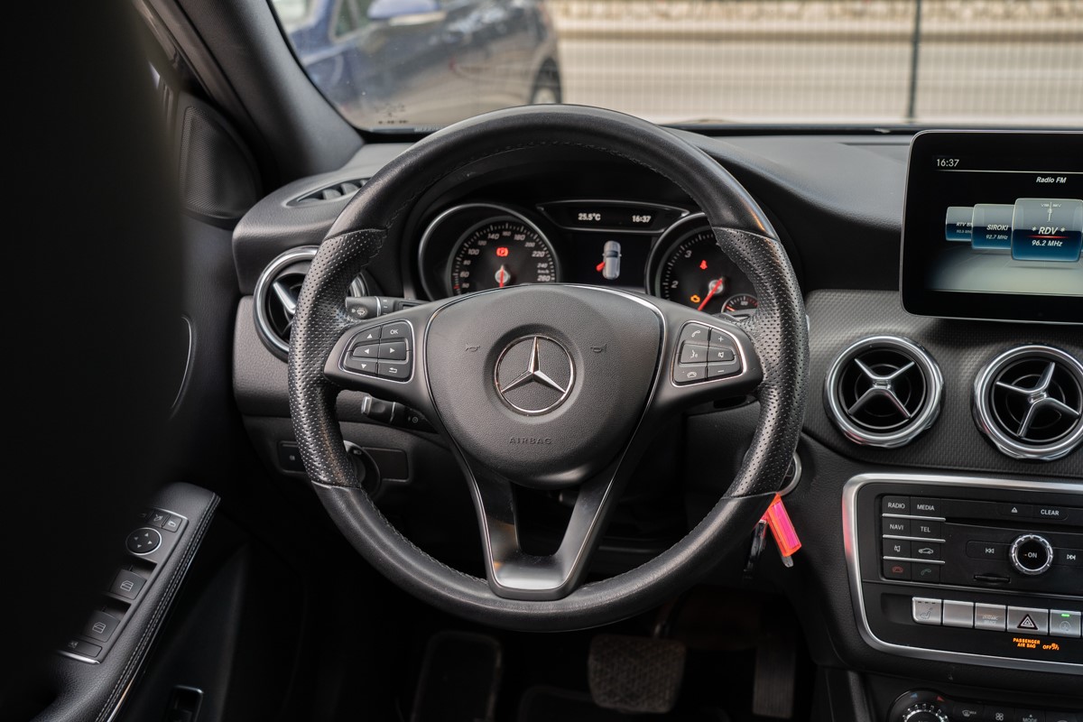 Mercedes-Benz GLA 220