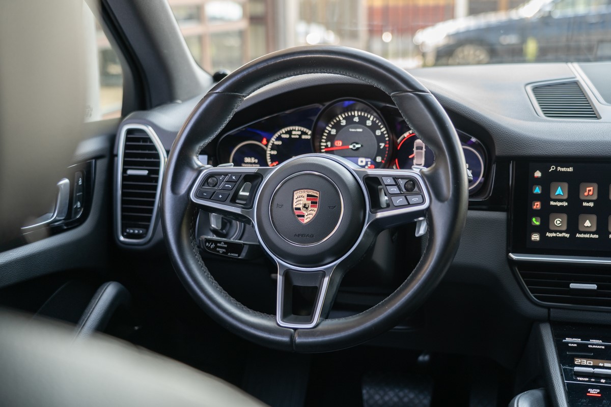 Porsche
 Cayenne
 3,0 Benzin