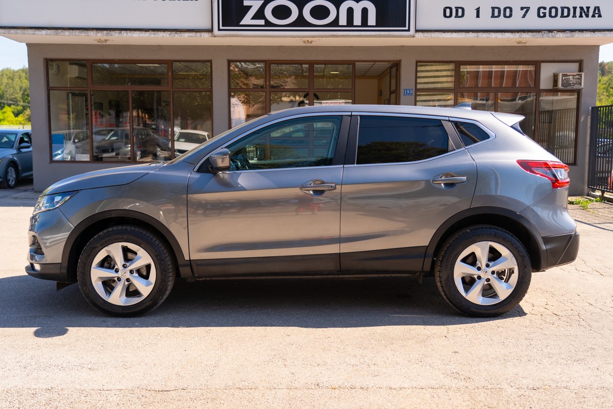 Nissan
 Qashqai 1.5 DCI