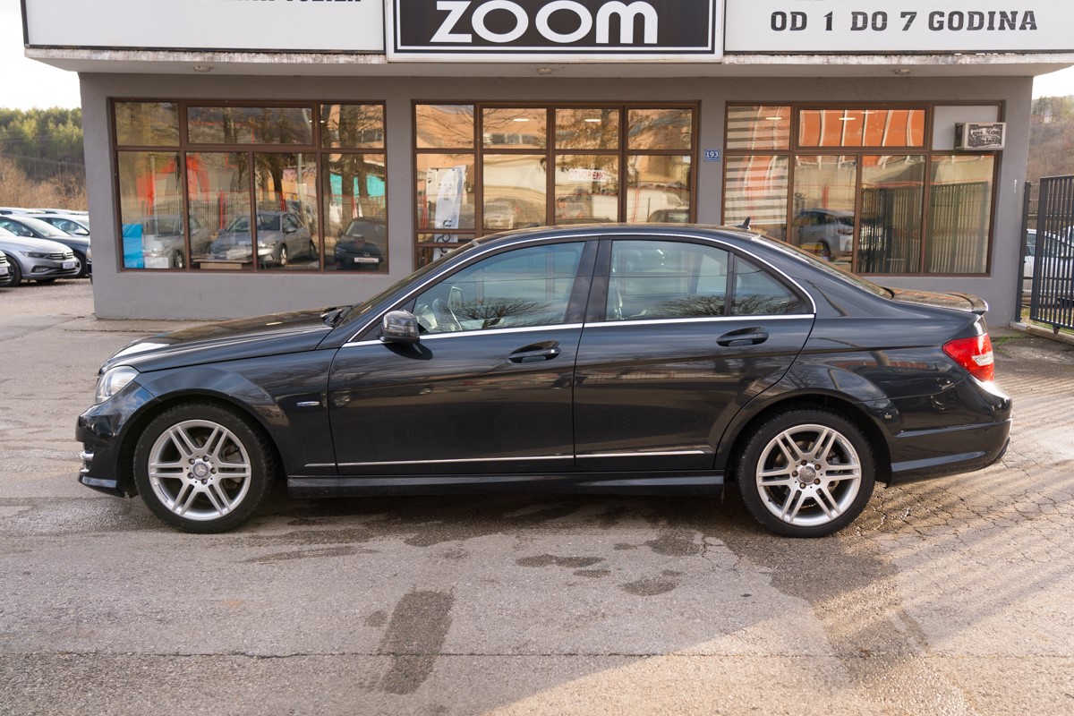 Mercedes-Benz C-Class
 200CDI