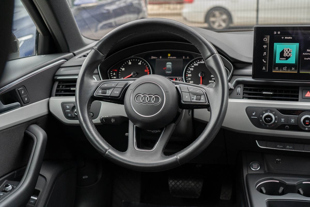 Audi A4
 30 TDI