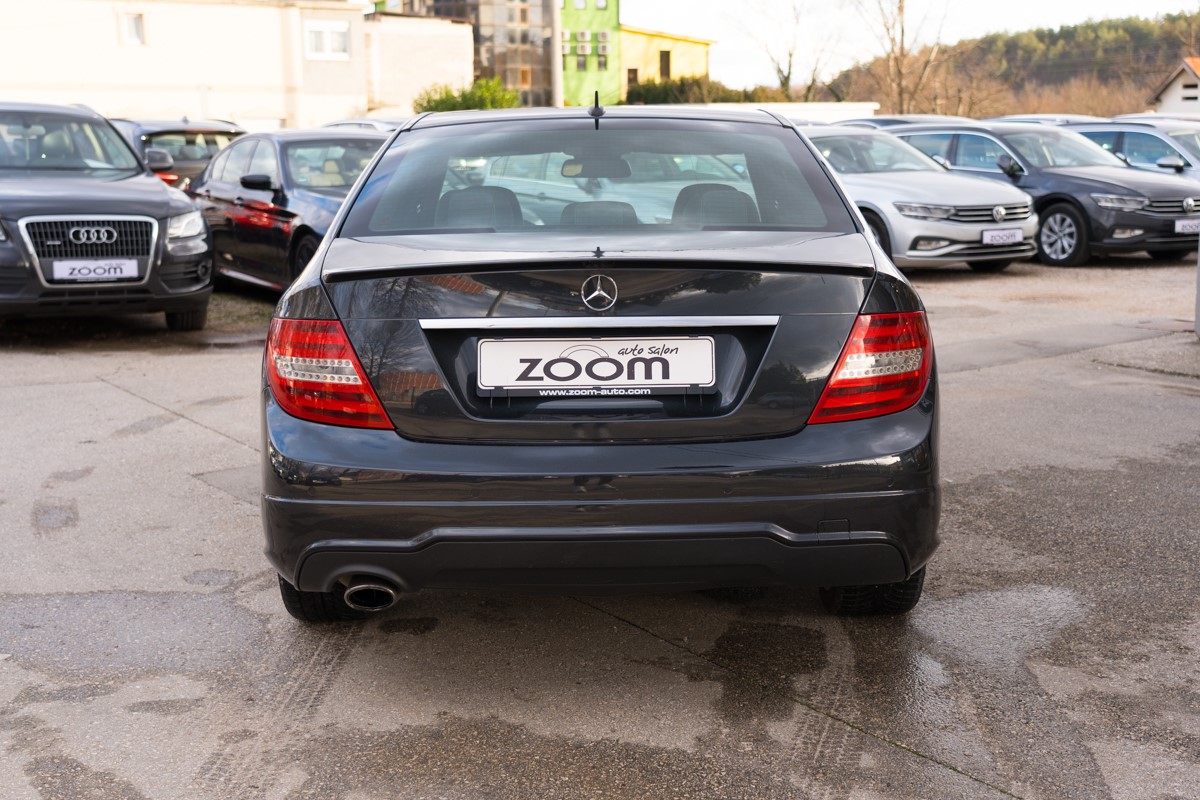 Mercedes-Benz C-Class
 200CDI