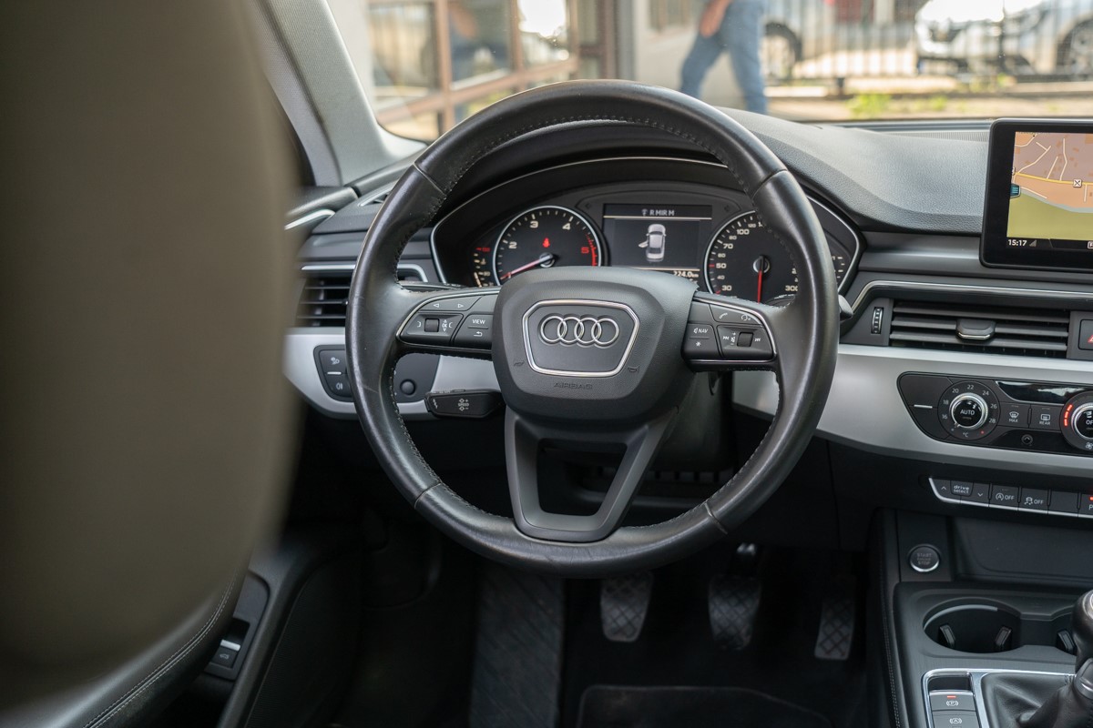 Audi A4
 2.0 TDI