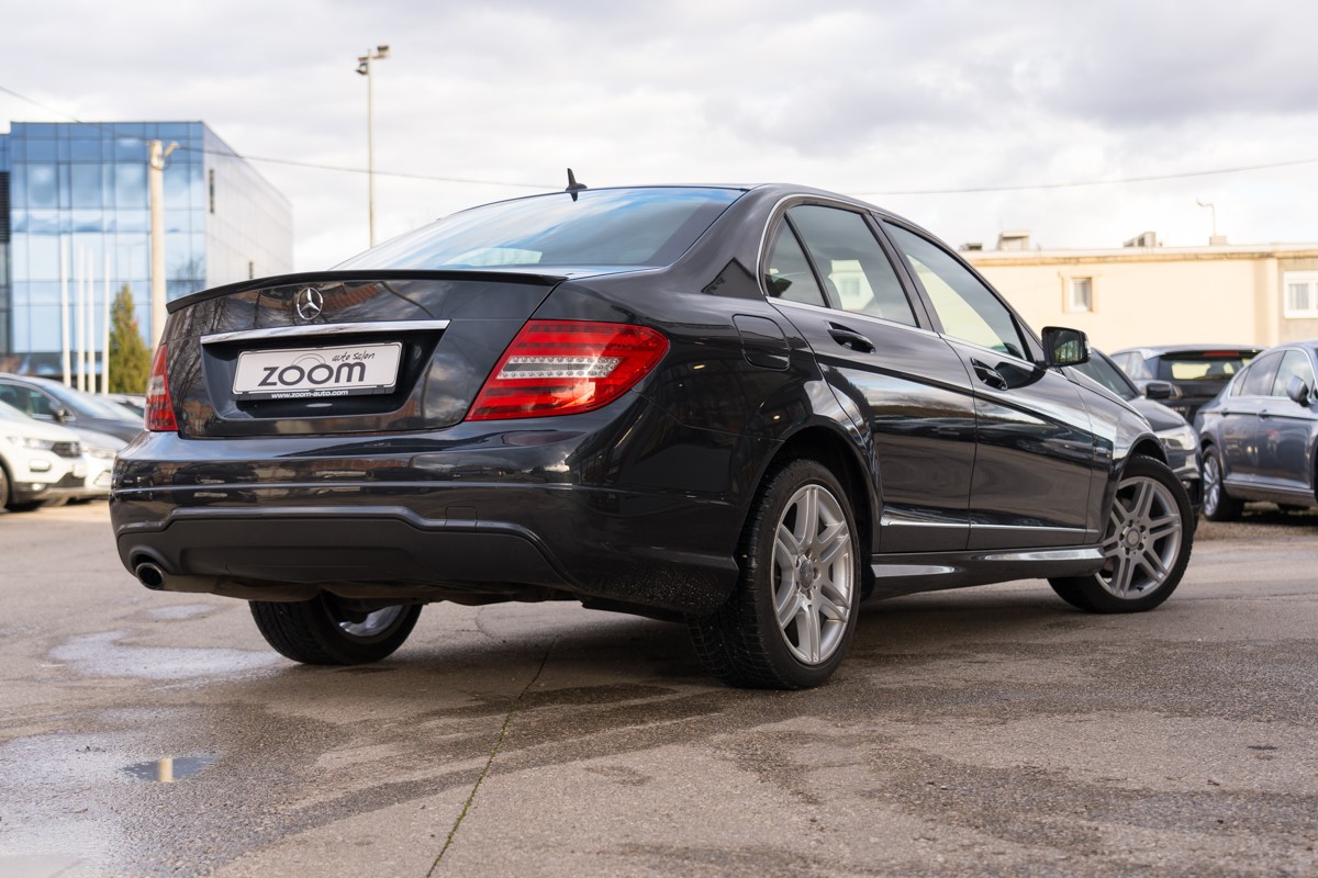 Mercedes-Benz C-Class
 200CDI