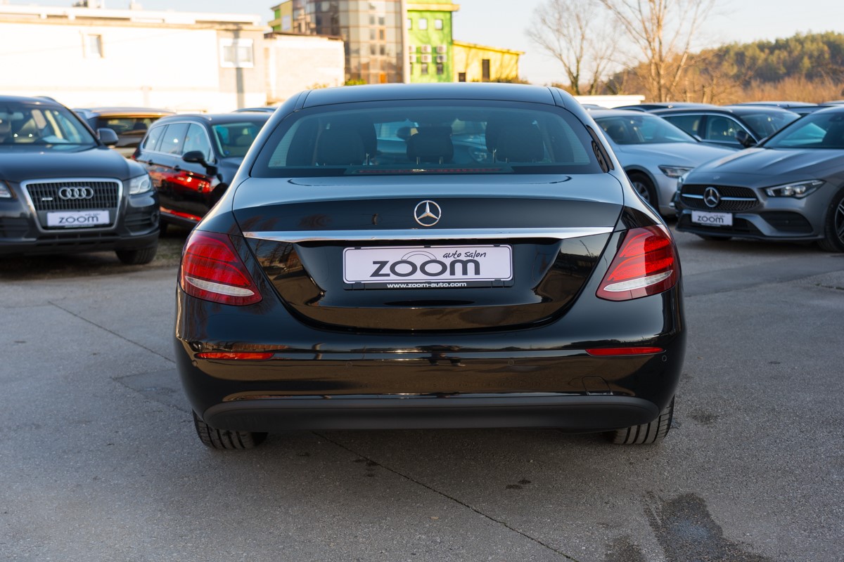 Mercedes-Benz E-Class
 220D 4MATIC