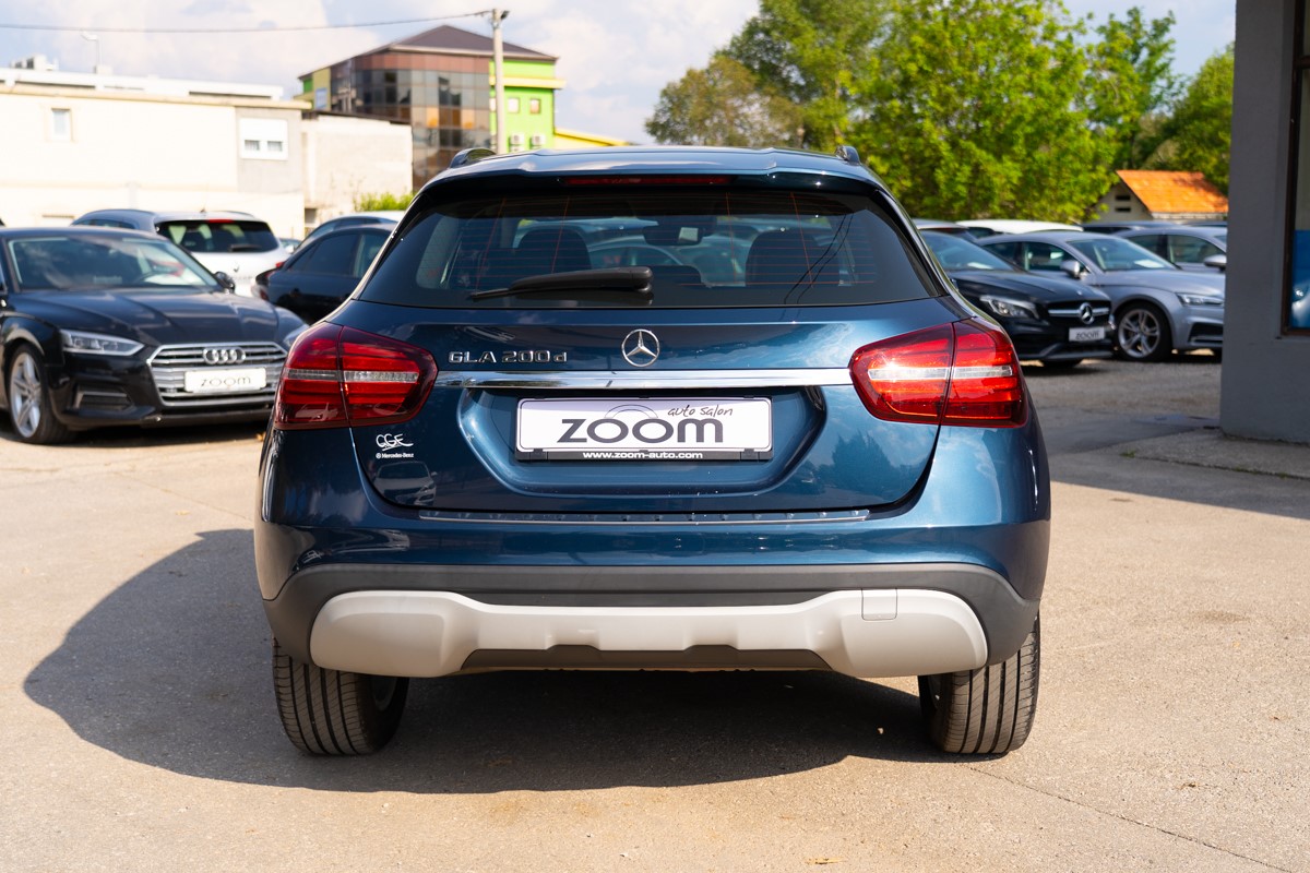 Mercedes-Benz GLA 200D 