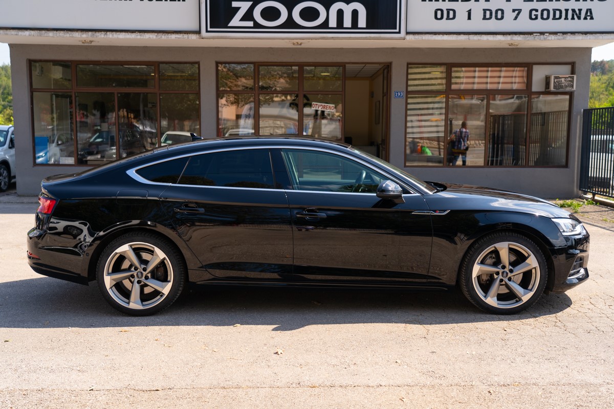 Audi A5
 30 TDI S-LINE QUATTRO 