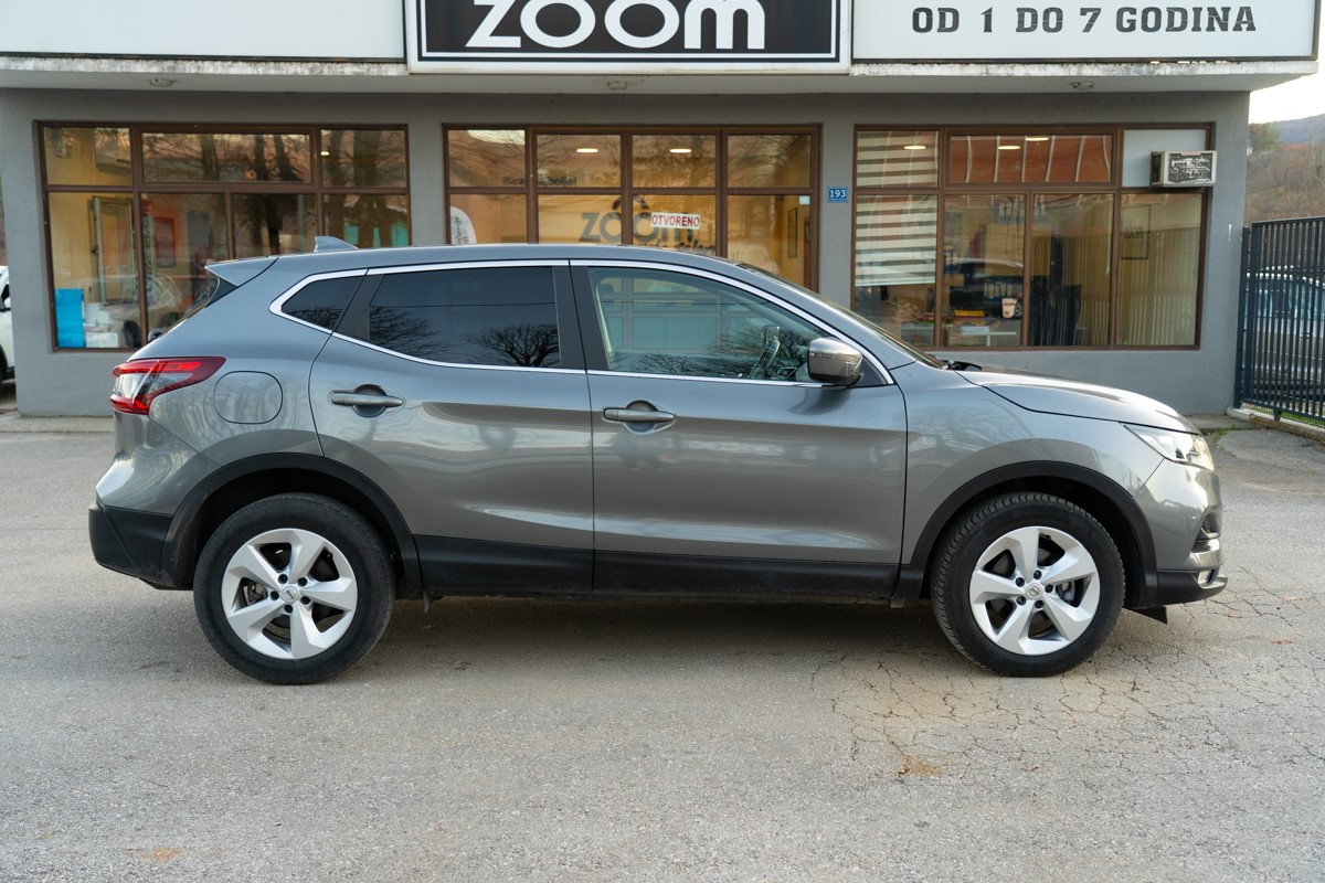 Nissan
 Qashqai 1.5DCI