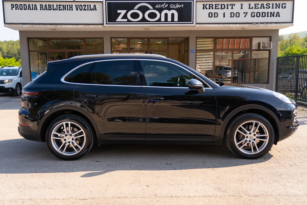 Porsche
 Cayenne
 3,0 Benzin