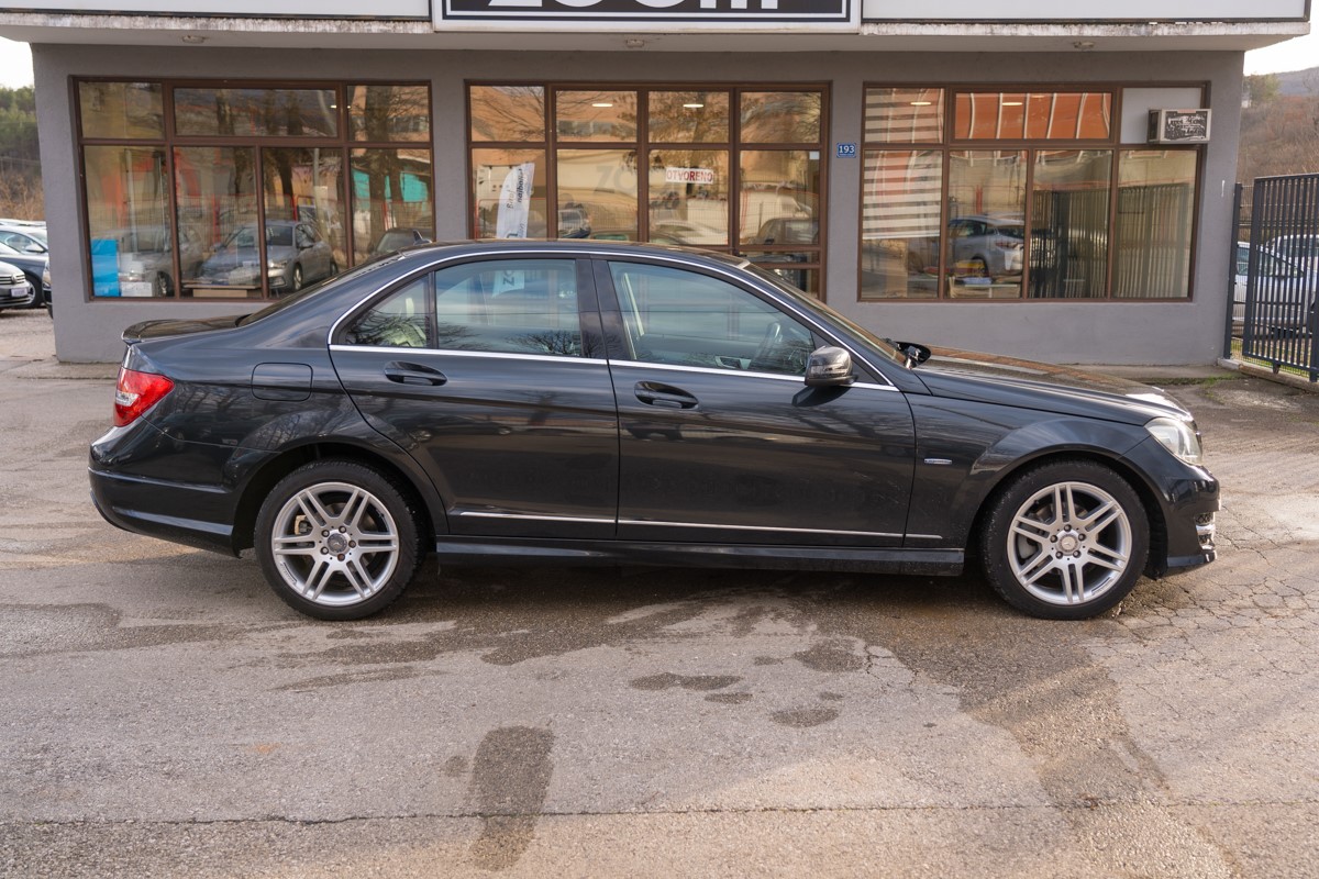 Mercedes-Benz C-Class
 200CDI